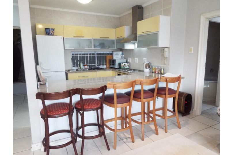 Lovely 2 bedroom self-catering apartment located 1 min from the beach Apartment, Strand - imaginea 15