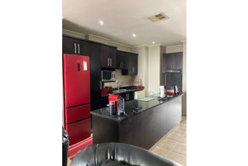 Lovely 3 bedroom Apartment with sea view Apartment, Durban - 5