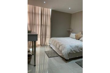 Lovely 3 bedroom Apartment with sea view Apartment, Durban - 4