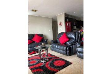 Lovely 3 bedroom Apartment with sea view Apartment, Durban - 2