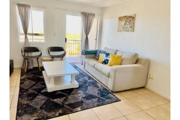 Lovely Beach Front 2-bedroom Apartment, Cape Town - 2