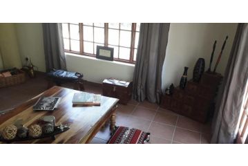 Lovely holiday home for a large family or friends bordering Kruger National Park Guest house, Marloth Park - 1