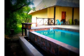 Lovely holiday home for a large family or friends bordering Kruger National Park Guest house, Marloth Park - 2