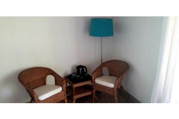 Lovely holiday home for a large family or friends bordering Kruger National Park Guest house, Marloth Park - 3