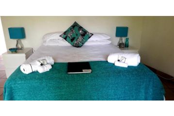Lovely holiday home for a large family or friends bordering Kruger National Park Guest house, Marloth Park - 5