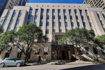 Serviced Hotel suite in lovely Johannesburg with pool Apartment, Johannesburg - 3