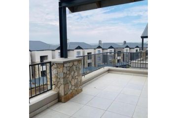 Lovely Luxury 1 Bedroom Apartment with scenic views & pool in Waterfall - The Polofields Estate Apartment, Midrand - 3