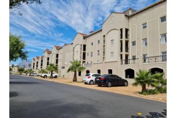 Lovely one bed/Studio apartment at Century City Apartment, Cape Town - 5