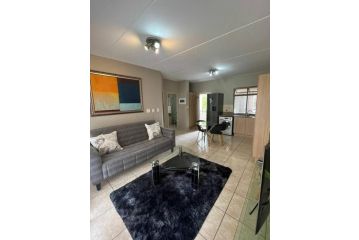 Lovely One Bedroom Apartment in Lonehill, Fourways Apartment, Sandton - 3