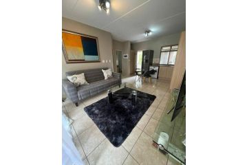 Lovely One Bedroom Apartment in Lonehill, Fourways Apartment, Sandton - 1