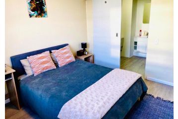 Lovely open and sunny 2 bedroom apartment Apartment, Cape Town - 5