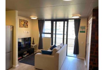 Lovely open and sunny 2-bedroom apartment Apartment, Cape Town - 2