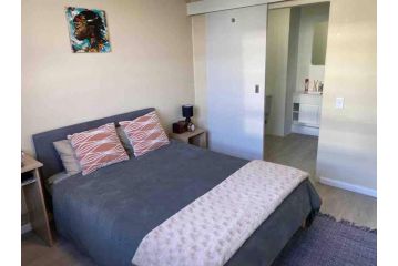 Lovely open and sunny 2-bedroom apartment Apartment, Cape Town - 3