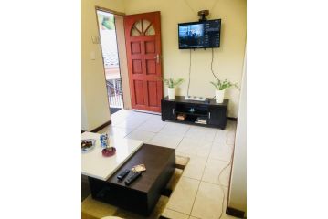 Lovely self catering first floor apartment Apartment, Roodepoort - 4