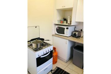 Lovely self catering first floor apartment Apartment, Roodepoort - 5