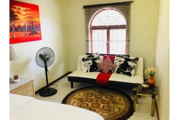 Lovely self catering first floor apartment Apartment, Roodepoort - 1
