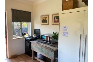 Lovely, spacious 1 bedroom rental and free parking Apartment, Johannesburg - 3