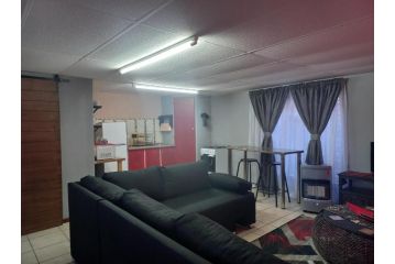 Our Place - Family - 5 bed unit Apartment, Bloemfontein - 3