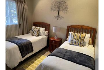 Lovely Spacious Two bedroom apartment Apartment, Johannesburg - 5