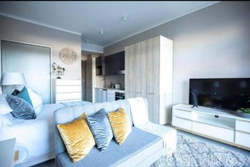 Lovely Studio Apartment ,6 Menlyn Maine Residences ground floor, kids friendly Apartment, Pretoria - 2