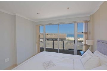 Lovely Beachfront Apartment with Sea Views Apartment, Bloubergstrand - 3