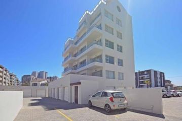 Lovely Beachfront Apartment with Sea Views Apartment, Bloubergstrand - 1