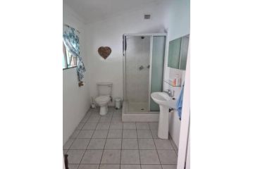 Lovely 1 Queen bed, 1 Sleeper couch Self-catering cottage Apartment, Kloof - 4
