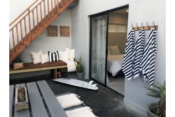 Lower Point Surf Studio Apartment, Jeffreys Bay - 1