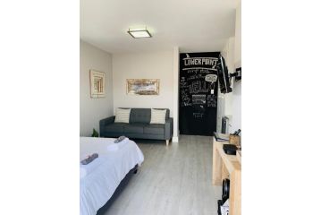 Lower Point Surf Studio Apartment, Jeffreys Bay - 4