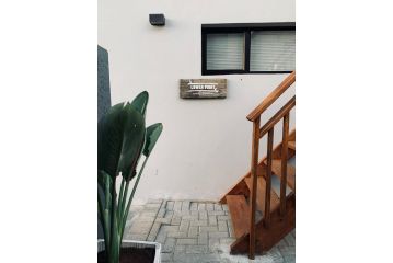 Lower Point Surf Studio Apartment, Jeffreys Bay - 3