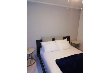 Lux on Patricia 1B Guest house, Egolomi - 2