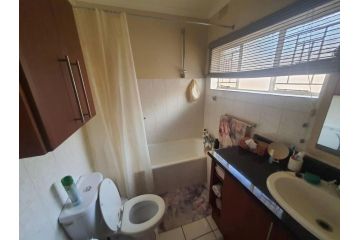 Luxurious 1 bedroom near to Sandton, Rosebank and Braamfontein Apartment, Johannesburg - 1