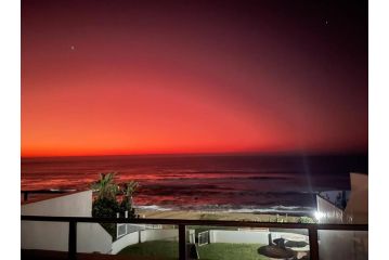 Luxurious 3 bedroom beach front apartment Apartment, Ballito - 1