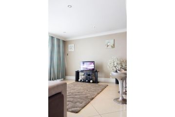 Luxurious Beach Apartment - The Sails Apartment, Durban - 5