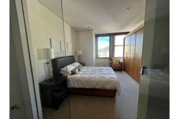 Modern, central, at 19th floor with amazing views Apartment, Cape Town - 5