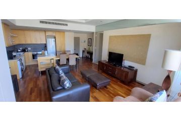 Modern, central, at 19th floor with amazing views Apartment, Cape Town - 1