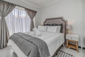 Luxurious Executive Apartment, Sandton - 3