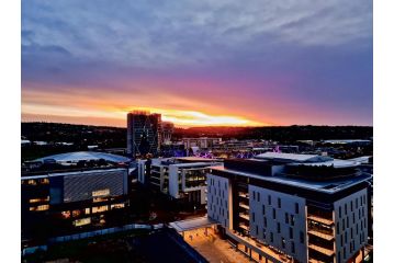 Luxurious Menlyn Maine 1 Bedroom on 12th Floor with stunning views Apartment, Pretoria - 3