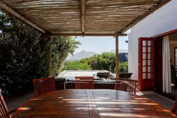 Luxurious Peaceful Mountain Retreat-Heated Pool Guest house, Cape Town - 4