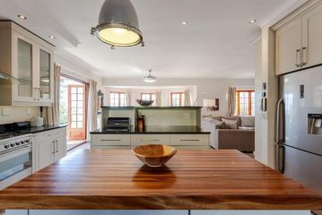 Luxurious Peaceful Mountain Retreat-Heated Pool Guest house, Cape Town - 5