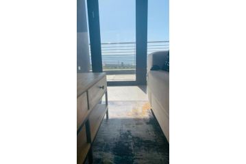 Luxurious Seaview Three Bedroom Apartment, Durban - 4
