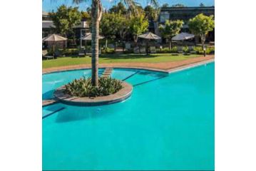 Luxurious Waterfall 1 bedroom Condo With Free Uncapped Wifi Apartment, Midrand - 1