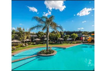 Luxurious Waterfall 1 bedroom Condo With Free Uncapped Wifi Apartment, Midrand - 5