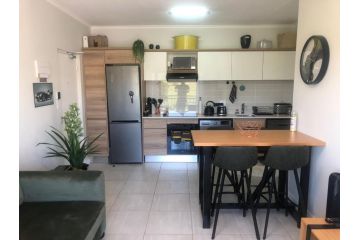 Luxurious Waterfall 1 bedroom Condo With Free Uncapped Wifi Apartment, Midrand - 2