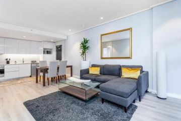 Luxuriuous 1 Bedroom in 16 on Bree Apartment, Cape Town - 2