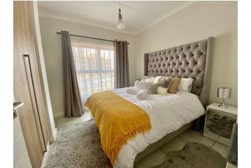 Luxury 1 bedroom Apartment, Pretoria - 2