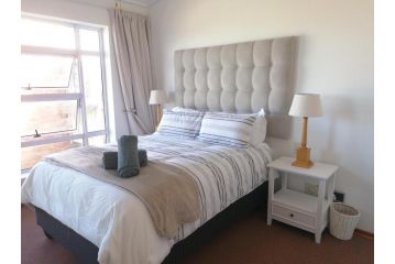 Luxury 2 bedroom Brookes Hill Suites Apartment, Port Elizabeth - 2