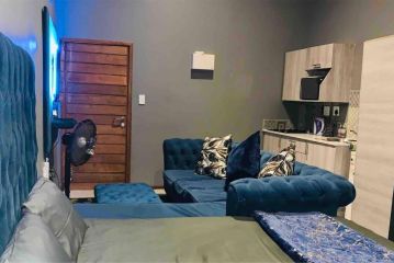 Luxury Apartment in Marshalltown Apartment, Johannesburg - 4