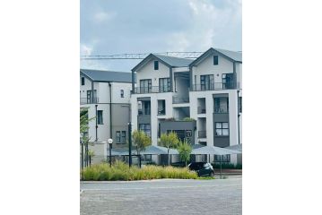Apartments in Waterfall Apartment, Midrand - 3
